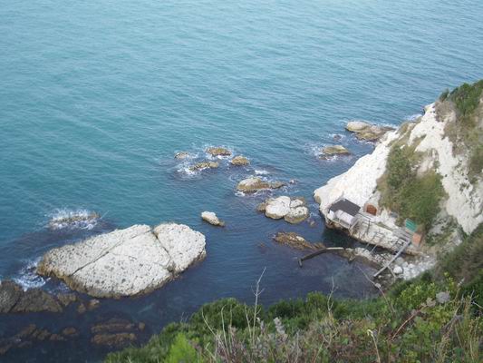 Pietralcroce: grotte sul mare